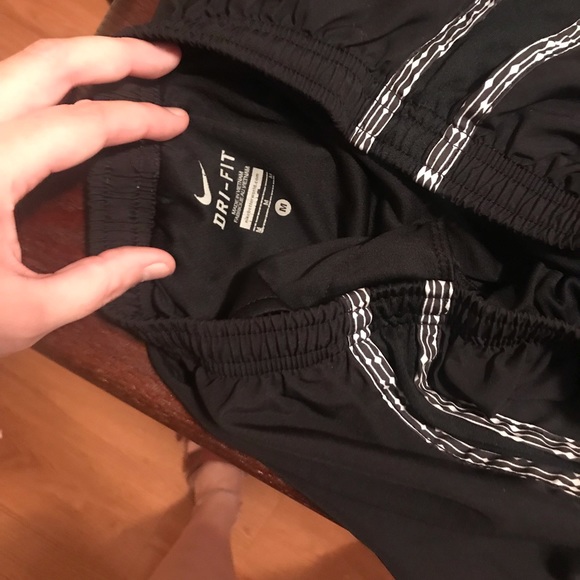 Black nike medium shorts - Picture 3 of 3